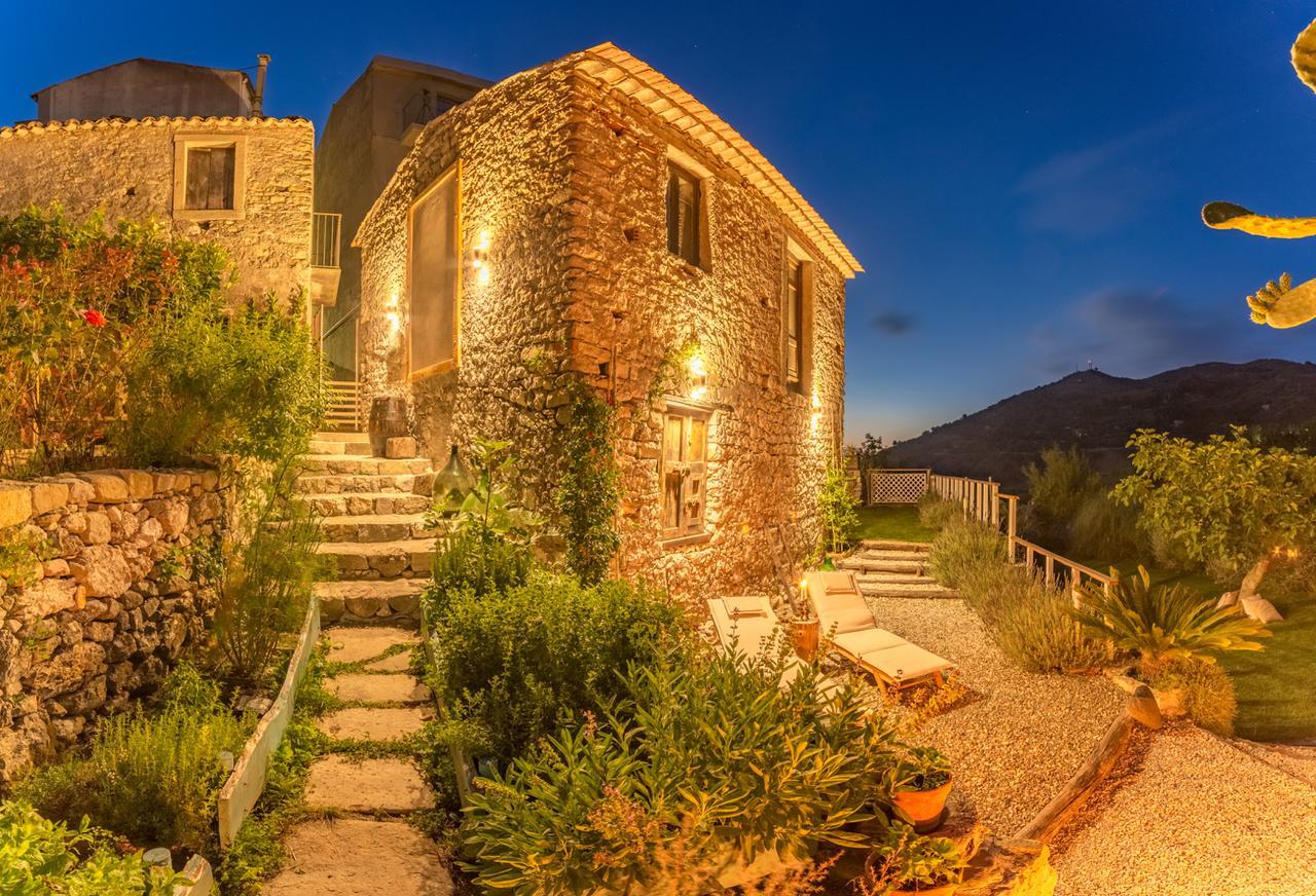 Old Noar Private Villa Novara di Sicilia Exterior foto