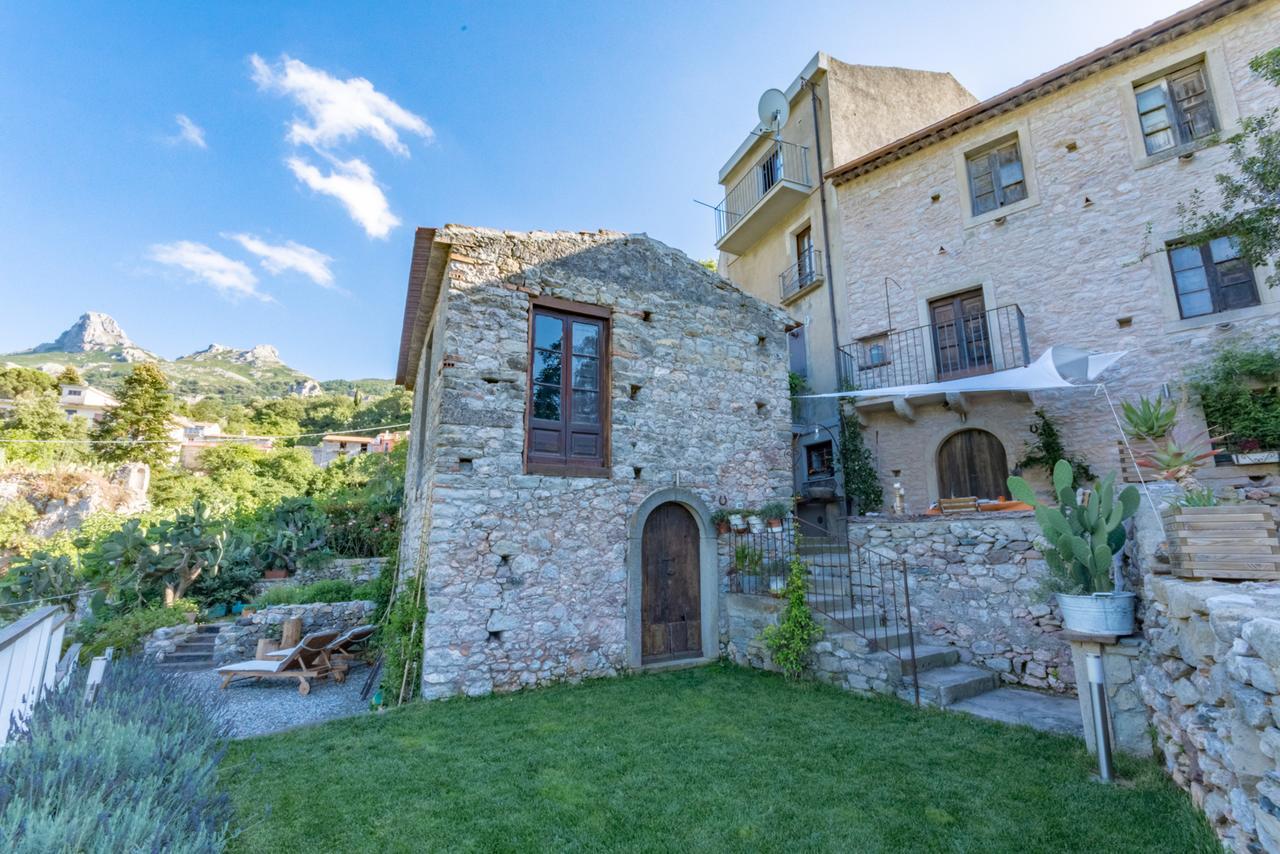 Old Noar Private Villa Novara di Sicilia Exterior foto
