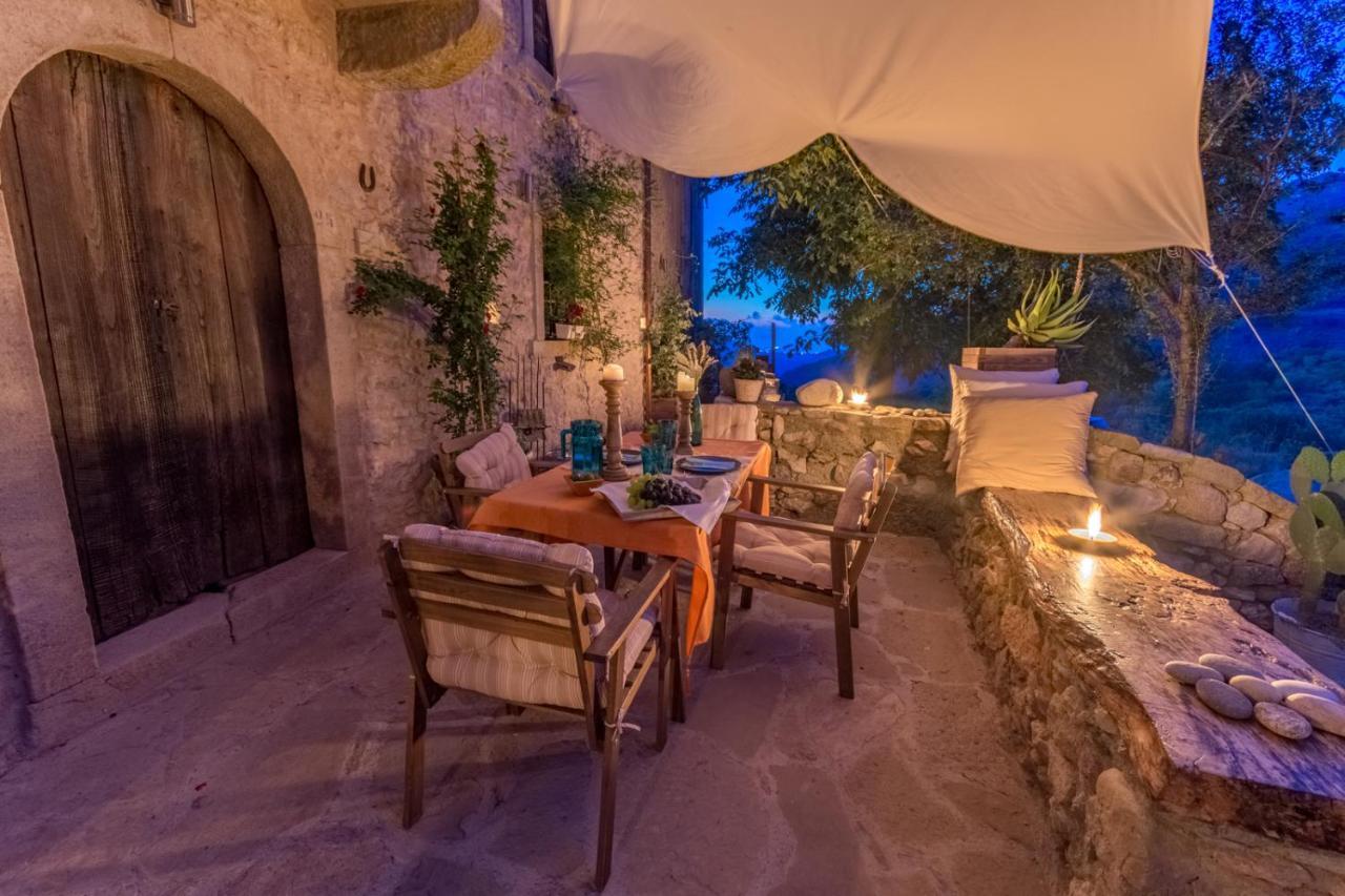 Old Noar Private Villa Novara di Sicilia Exterior foto